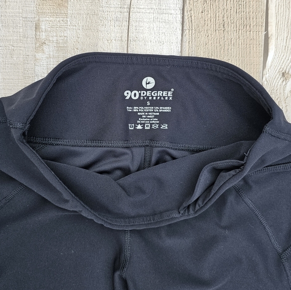 Workout Legging capris, 90° Degree - Picture 4 of 4